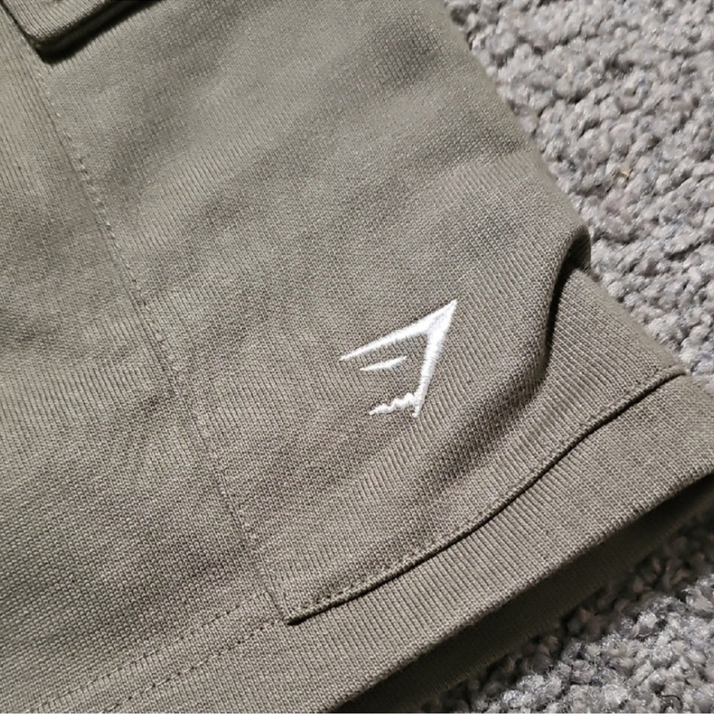 Final price - Gymshark green relaxed fit Cargo Shorts for Women size small - Picture 2 of 10